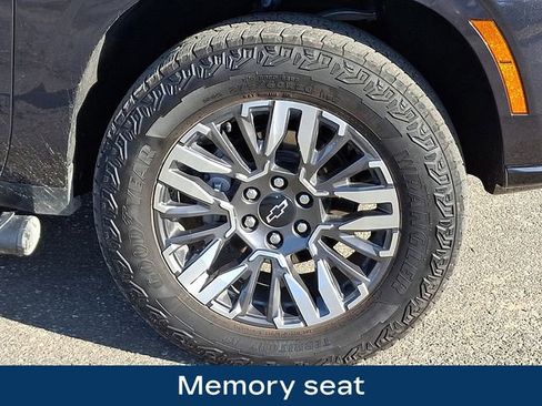 Used 2025 Chevrolet Suburban Z71 image 11