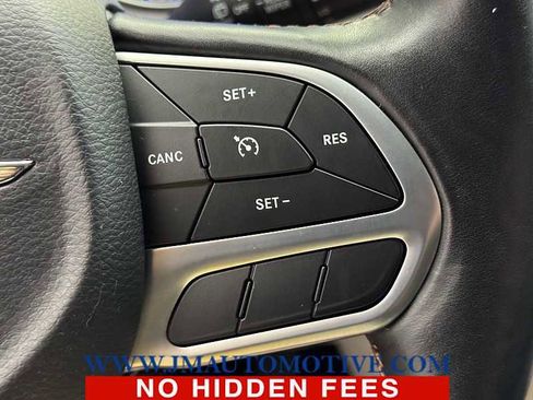 Used 2020 Chrysler Pacifica Touring-L FWD image 45