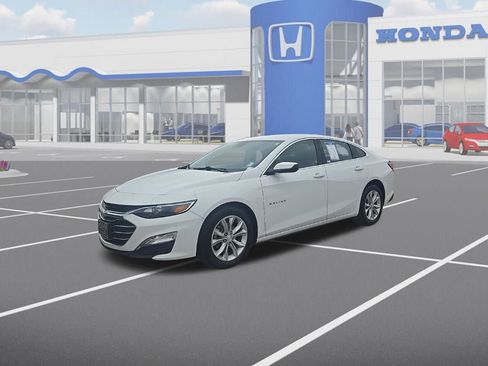 Used 2025 Chevrolet Malibu LT image 3