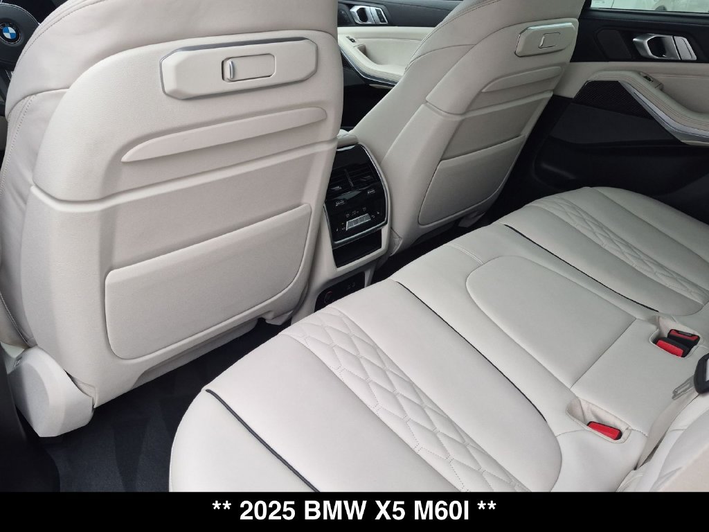 Used 2025 BMW X5 M60i AWD/4WD image 31
