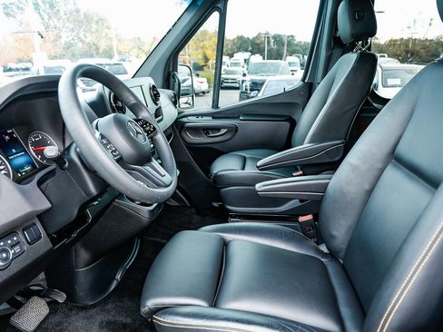 Used 2024 Mercedes-Benz Sprinter 2500 image 28