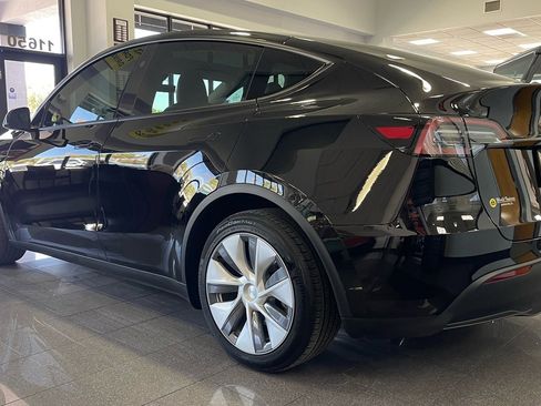 Used 2023 Tesla Model Y 2WD image 3