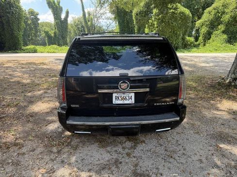 Used 2012 Cadillac Escalade ESV Premium AWD/4WD image 3