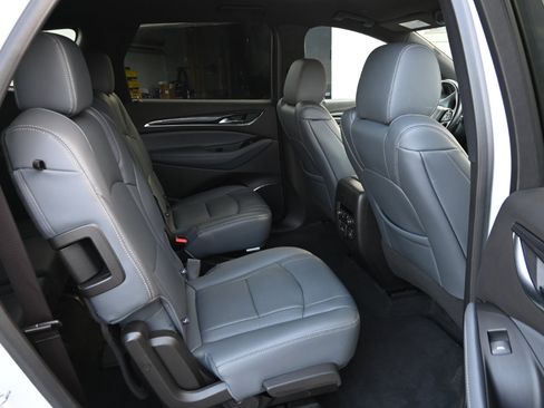 Used 2024 Buick Enclave Premium image 38