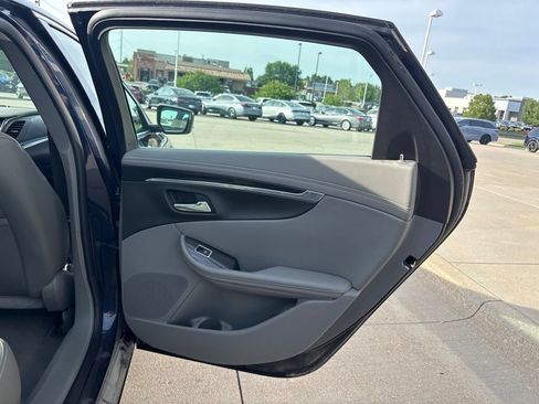 Used 2018 Chevrolet Impala LT FWD image 28