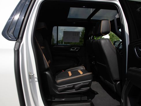 Used 2023 GMC Yukon XL AT4 w/ AT4 Premium Plus Package image 11