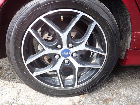 Used 2015 Ford Focus SE w/ SE Sport Package FWD image 14