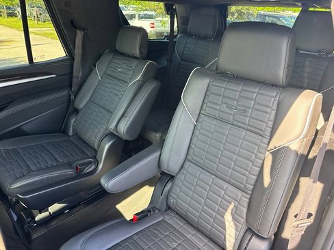 Used 2025 Cadillac Escalade Sport Platinum AWD/4WD image 11