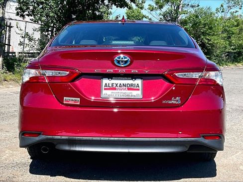 Used 2019 Toyota Camry LE FWD image 4
