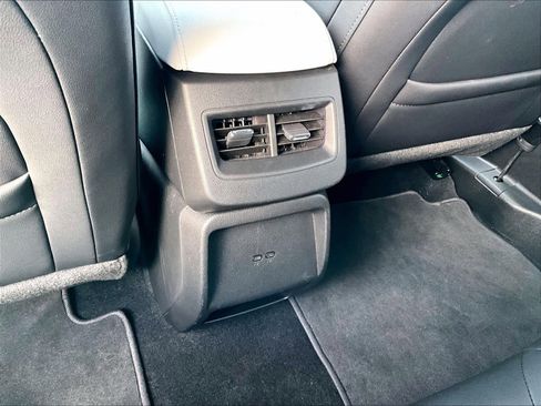 Used 2025 Chevrolet Equinox EV LT image 28