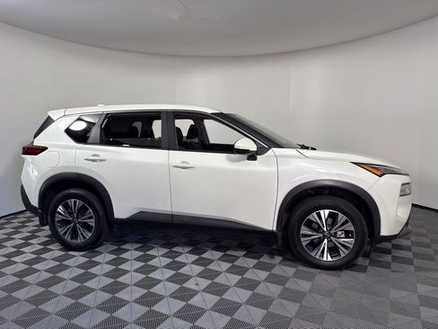 Used 2023 Nissan Rogue SV image 9