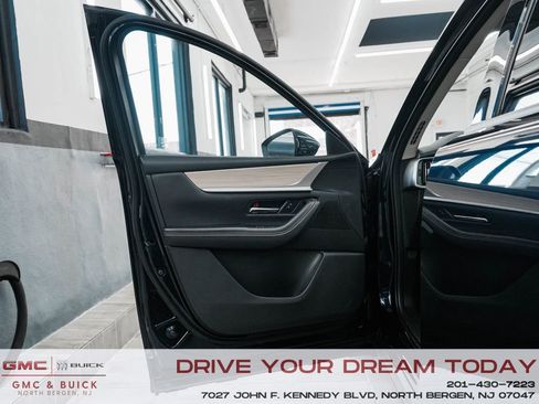 Used 2024 MAZDA CX-90 Plug-In Hybrid w/ Preferred image 10