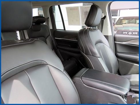 Certified 2023 Jeep Grand Cherokee Limited AWD/4WD image 9