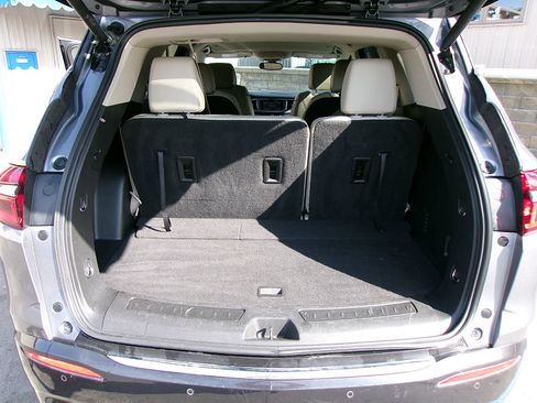 Used 2021 Buick Enclave Essence image 12