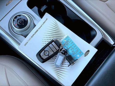 Certified 2024 Ford Explorer Limited image 14