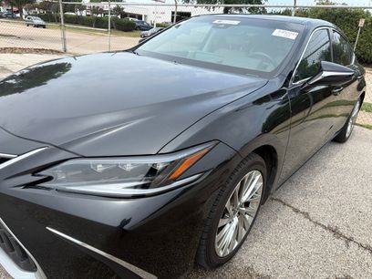 Used 2023 Lexus ES 300h Ultra Luxury w/ Accessory Package (Z2)