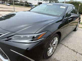 Used 2023 Lexus ES 300h Ultra Luxury w/ Accessory Package (Z2) FWD video 1