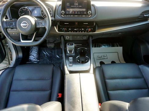 Used 2022 Nissan Rogue SV w/ SV Premium Package image 11