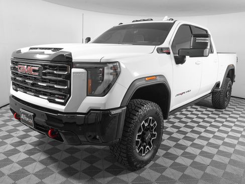 Used 2025 GMC Sierra 2500 AT4X AWD/4WD image 9