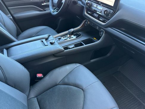 Certified 2025 Toyota Grand Highlander AWD Hybrid image 22