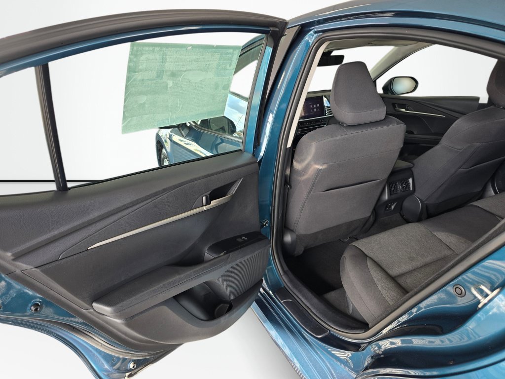 Used 2025 Toyota Camry LE w/ Convenience Package FWD image 31