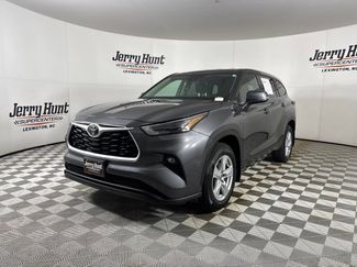 Used 2022 Toyota Highlander LE AWD/4WD video 1