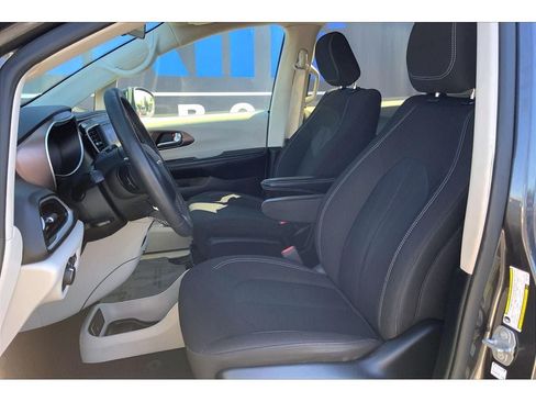 Used 2022 Chrysler Voyager LX FWD image 26