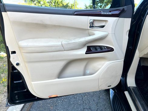 Used 2013 Lexus LX 570 4WD image 24