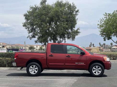 Used 2013 Nissan Titan SV w/ SV Value Truck Pkg AWD/4WD image 10