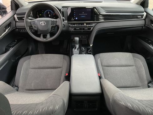 Used 2025 Toyota Camry LE image 19