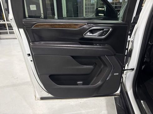 Used 2023 Chevrolet Suburban Premier image 19