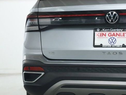 Used 2025 Volkswagen Taos SE image 44