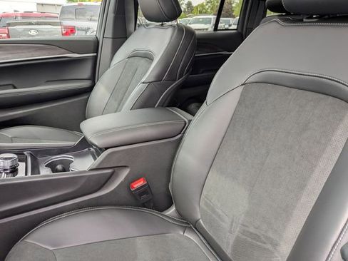 New 2026 Jeep Grand Cherokee Altitude AWD/4WD image 19