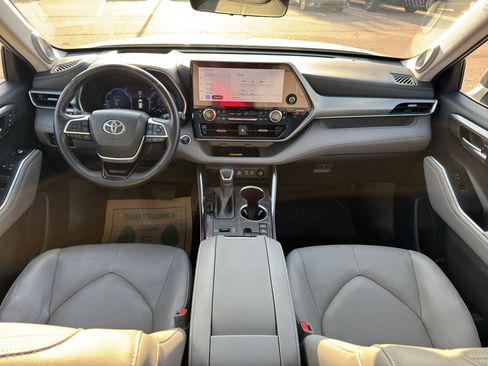 Used 2023 Toyota Highlander Platinum AWD/4WD image 20