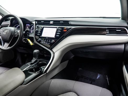 Used 2020 Toyota Camry LE FWD image 18