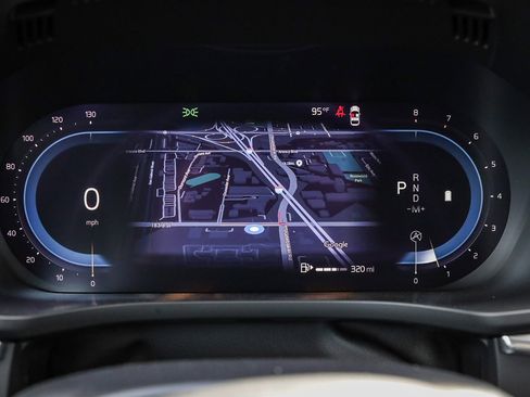 Used 2025 Volvo XC60 B5 Plus image 24