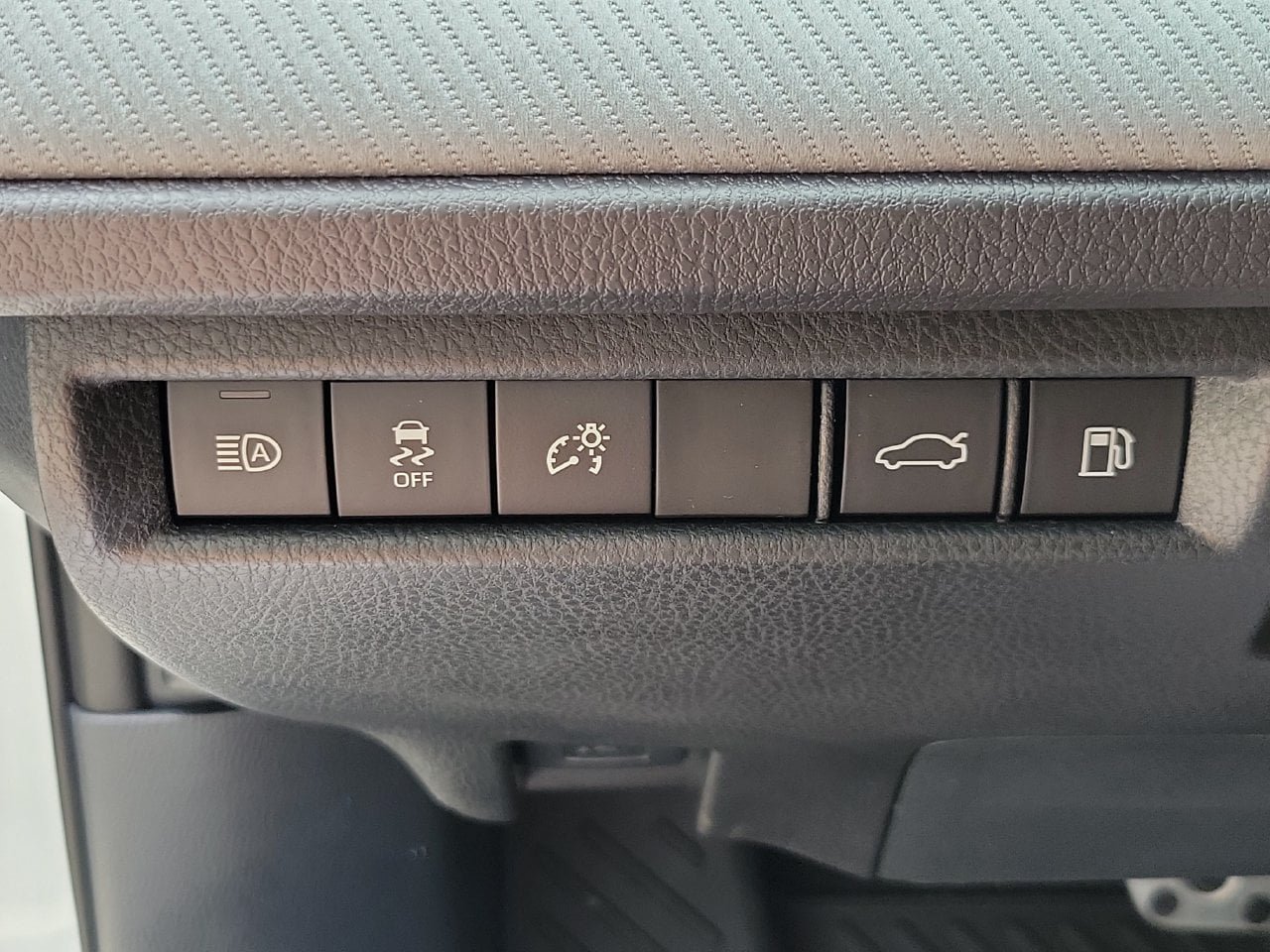 Used 2026 Toyota Camry SE w/ Multimedia Upgrade Package FWD image 32