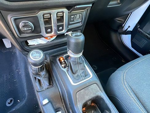 Used 2025 Jeep Wrangler Sport image 24