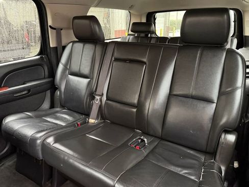 Used 2014 Chevrolet Suburban LT image 13