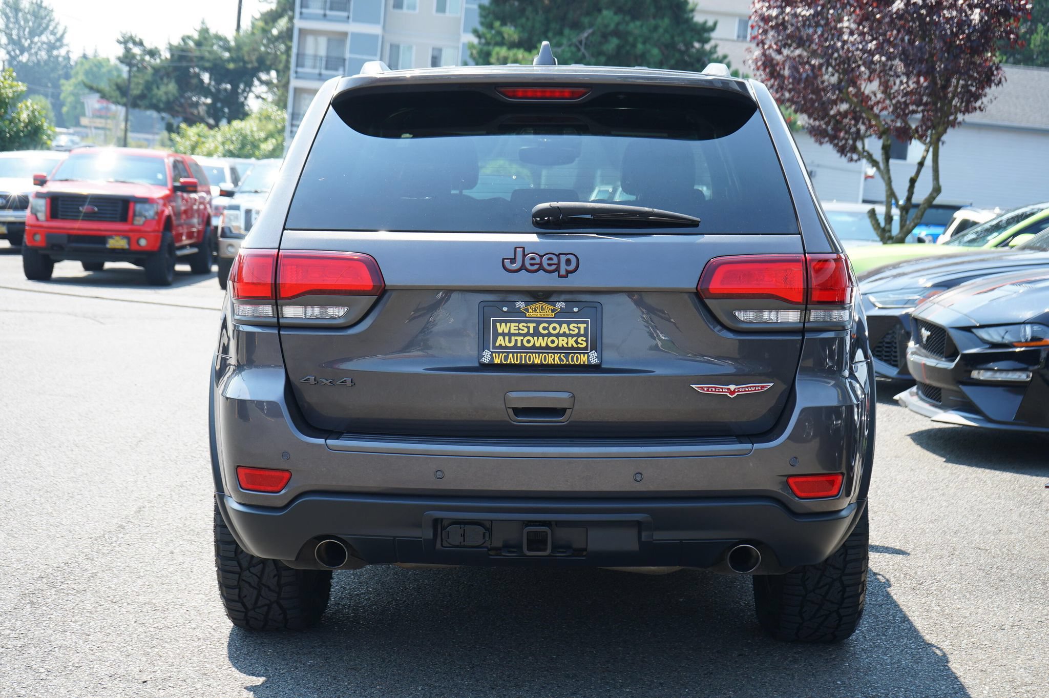 Used 2018 Jeep Grand Cherokee Trailhawk w/ Trailhawk Luxury Group AWD/4WD image 4