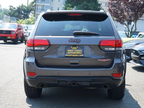 Used 2018 Jeep Grand Cherokee Trailhawk w/ Trailhawk Luxury Group AWD/4WD image 4