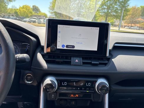 Used 2025 Toyota RAV4 XLE image 45