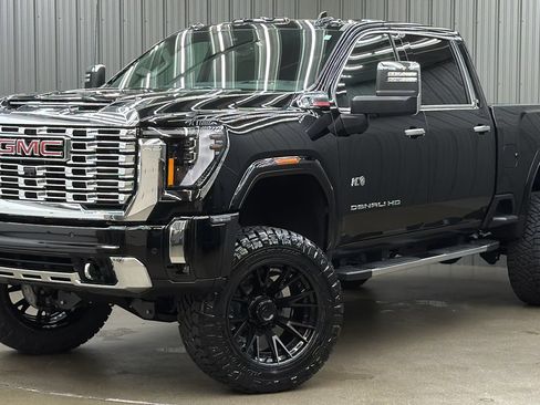 Used 2026 GMC Sierra 3500 Denali w/ Denali Reserve Package AWD/4WD image 1