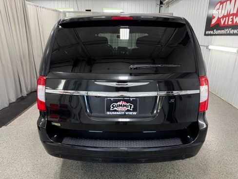 Used 2015 Chrysler Town & Country S w/ Driver Convenience Group FWD image 5