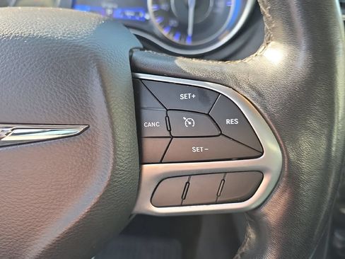 Used 2019 Chrysler 300 Limited RWD image 26