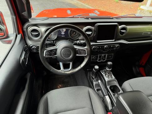 Used 2018 Jeep Wrangler Unlimited Sahara AWD/4WD image 6
