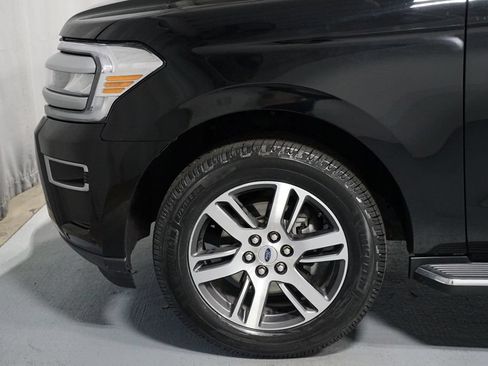 Used 2023 Ford Expedition XLT RWD image 5