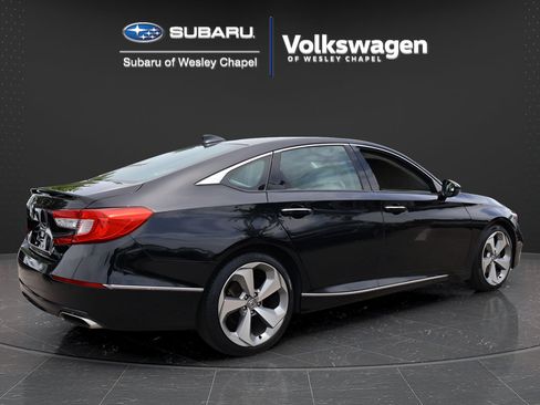 Used 2018 Honda Accord Touring image 7