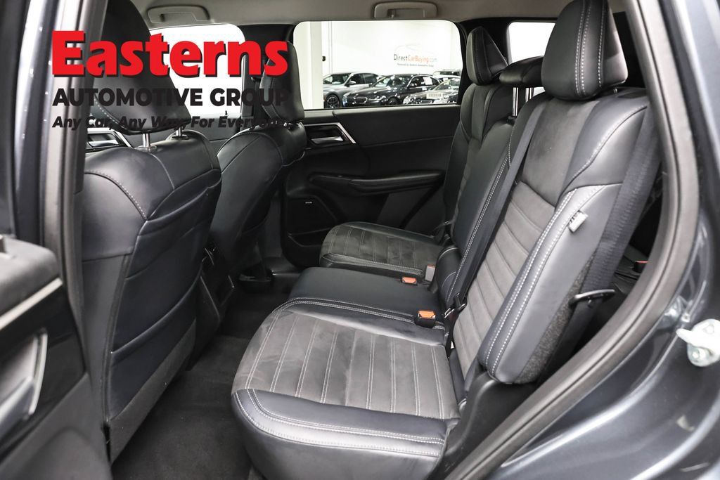 Used 2025 Mitsubishi Outlander SE AWD/4WD image 22