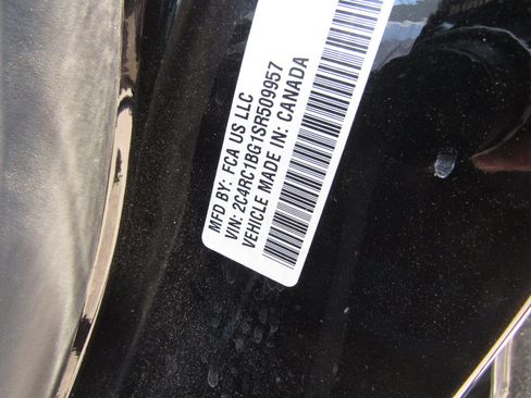 Used 2025 Chrysler Pacifica Select FWD image 6